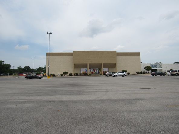 Quincy, IL Second Level Flex Space for Lease: 3203 Broadway St, Quincy, IL 62301